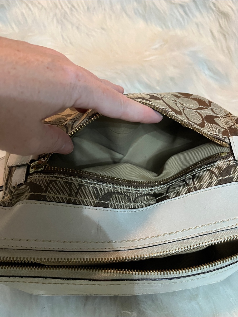 Coach Khaki Signature Canvas Shoulder Bag with White Trim - Picture 4 of 8